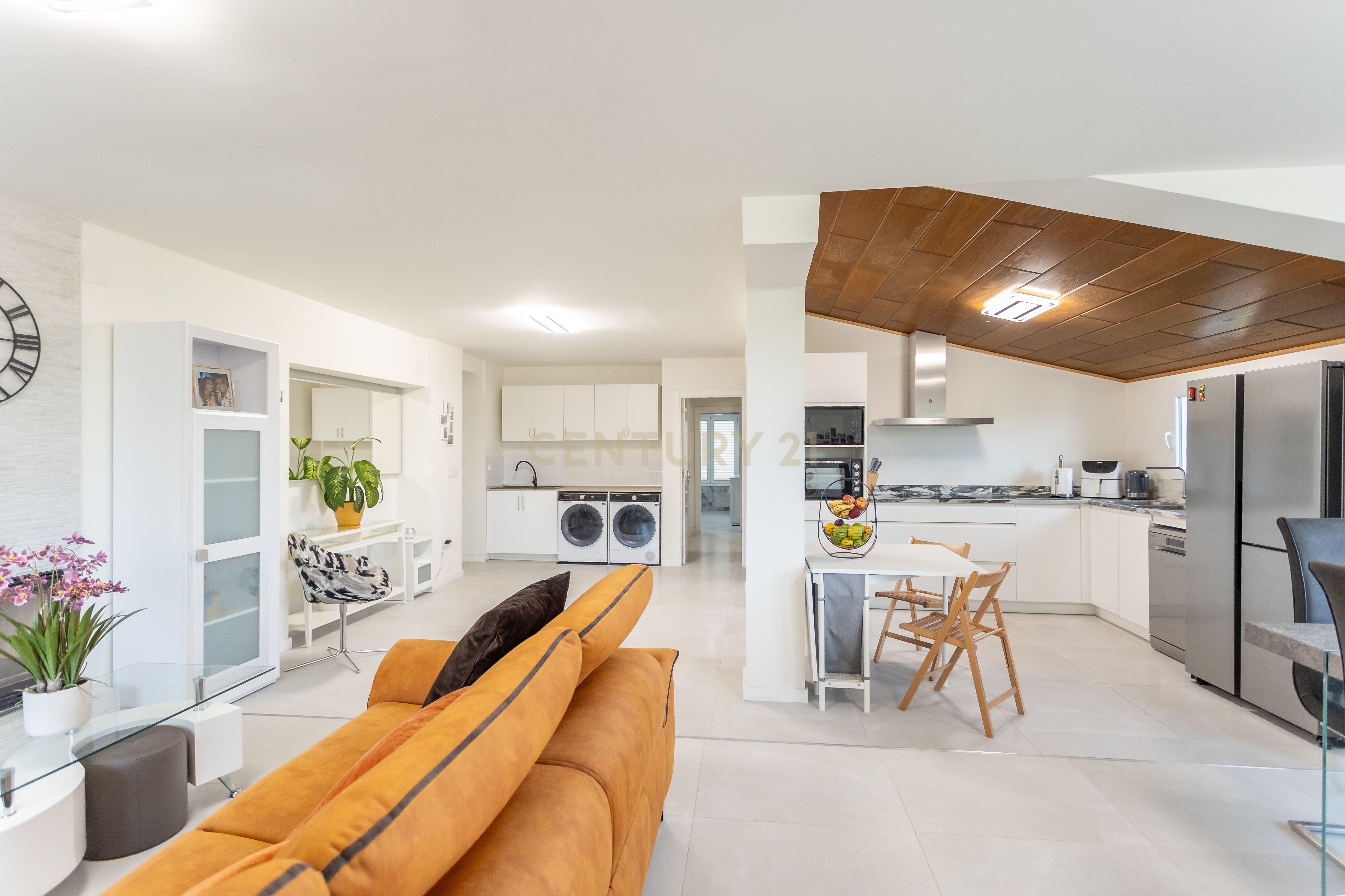 Living room of House or chalet for sale in Torrent  with Air Conditioner, Private garden and Storage room