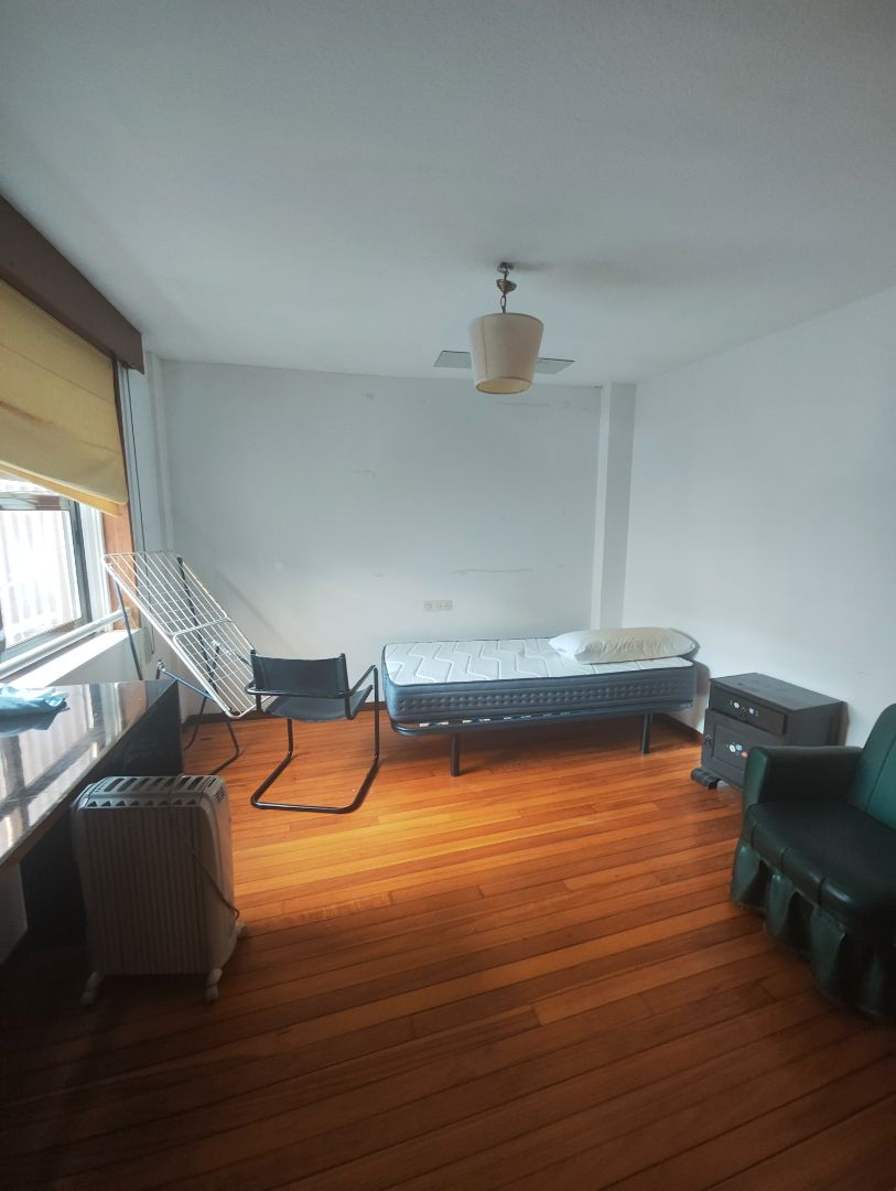 Bedroom of Apartment for sale in Santiago de Compostela   with Heating, Parquet flooring and Furnished
