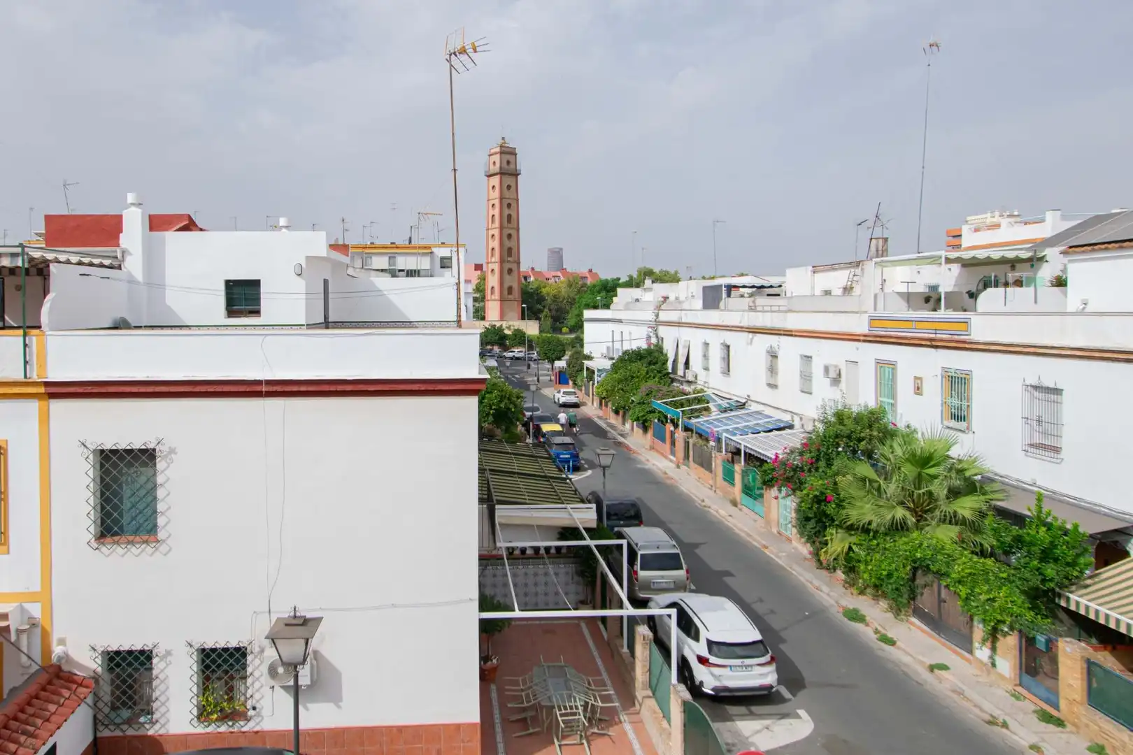 Außenansicht von Haus oder Chalet zum Verkauf in Sevilla mit Klimaanlage, Terrasse und Abstellraum