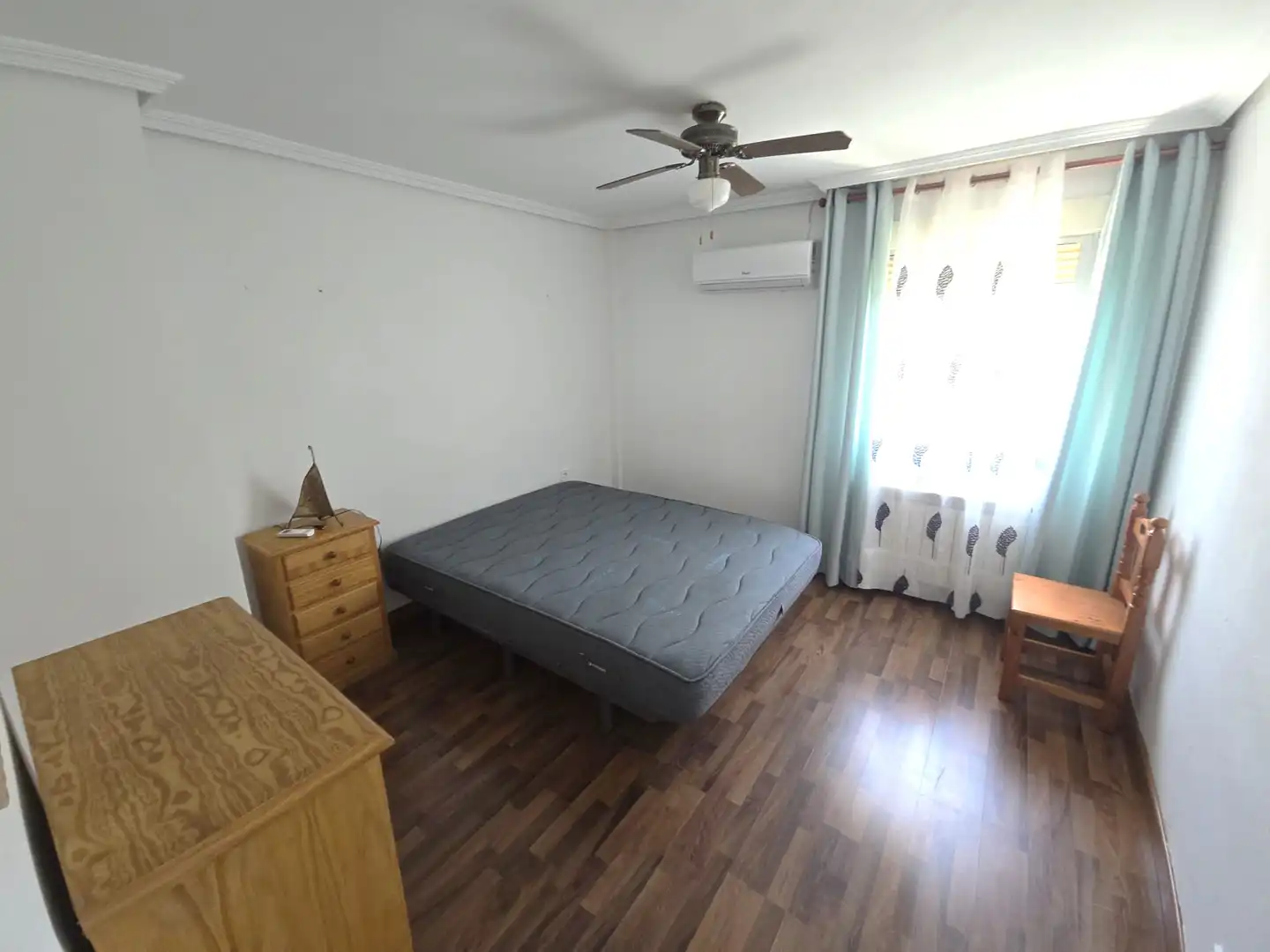 Schlafzimmer von Wohnung zur Miete in Cáceres mit Klimaanlage, Heizung und Möbliert