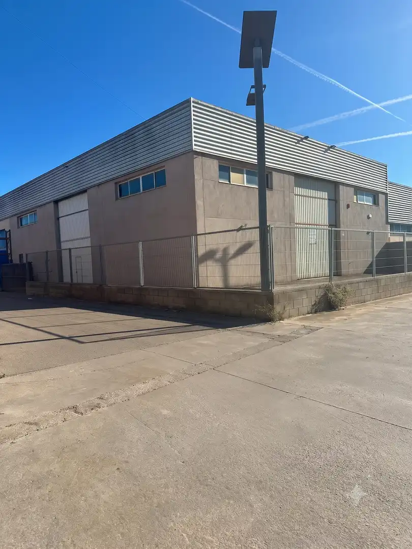 Außenansicht von Fabrikhallen zur Miete in Vilanova i la Geltrú