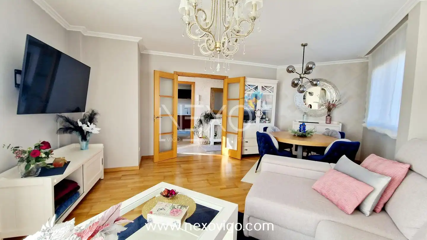 Sala de estar de Casa adosada en venta en Cangas  con Calefacción, Trastero y Amueblado