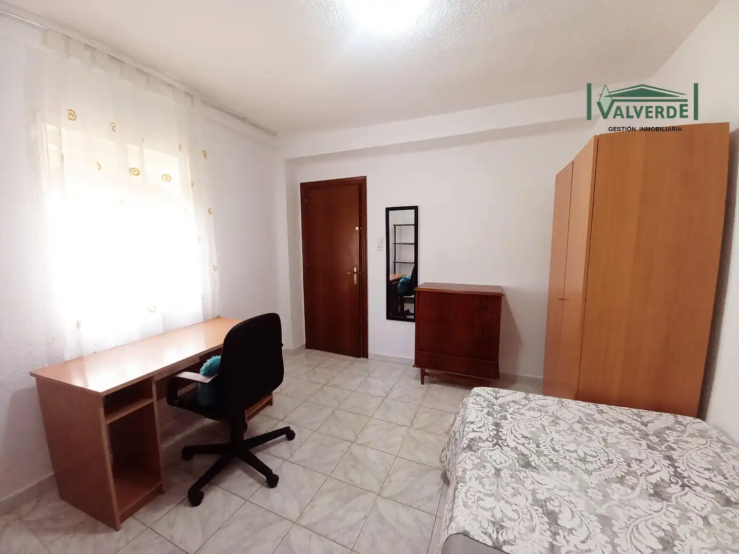 Schlafzimmer von Wohnung zur Miete in Granada mit Möbliert, Waschmaschine und Mikrowelle