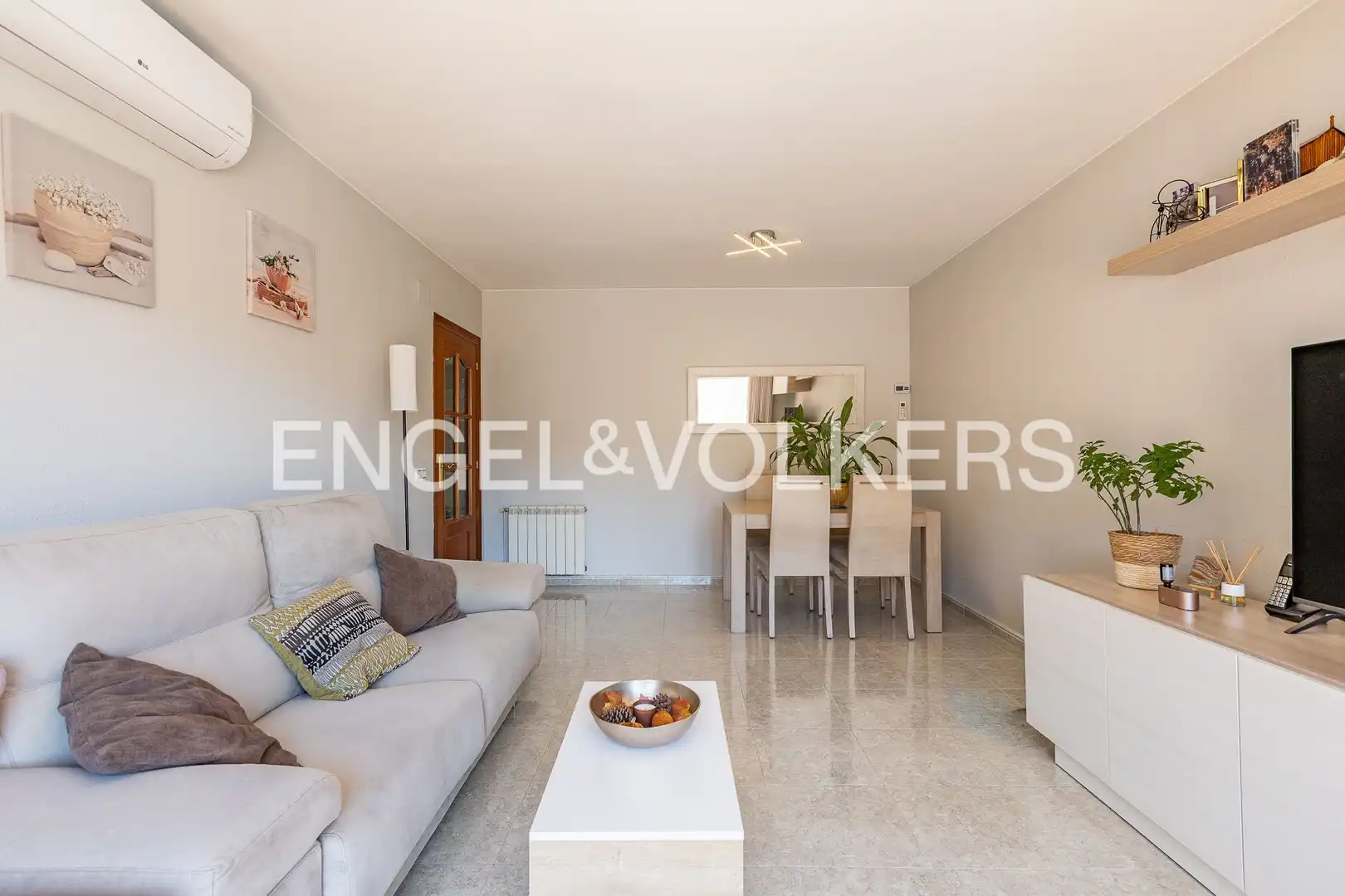 Living room of Detached homes for sale in Rubí  with Air Conditioner, Heating and Parquet flooring