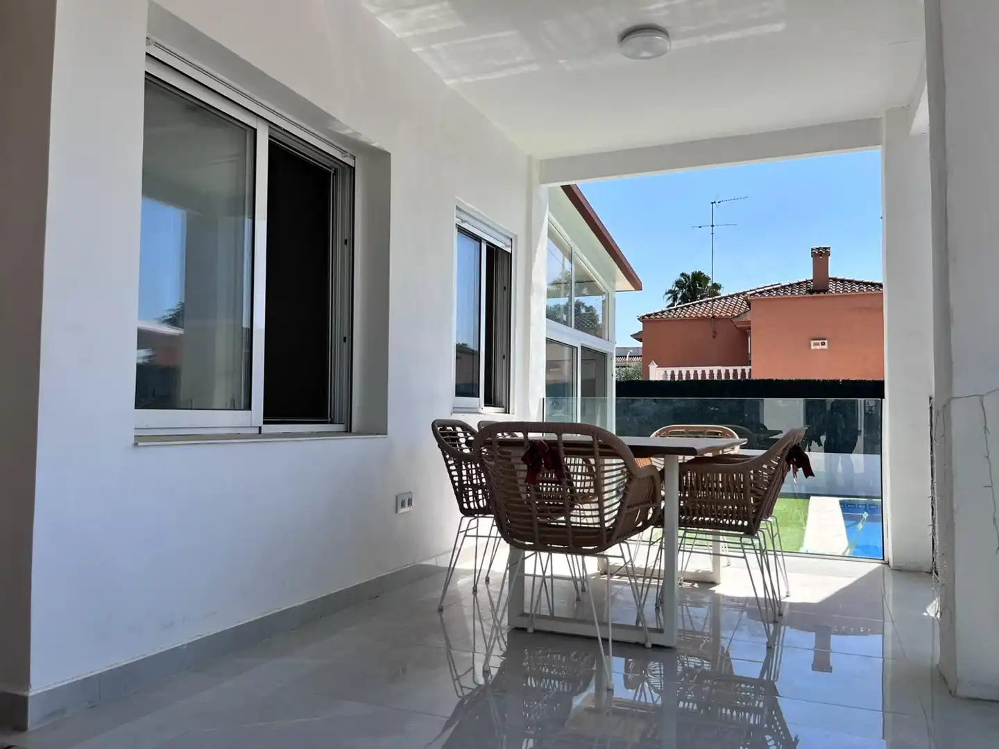 Terrassa de Casa o xalet en venda en La Pobla de Vallbona amb Aire condicionat, Calefacció i Jardí privat