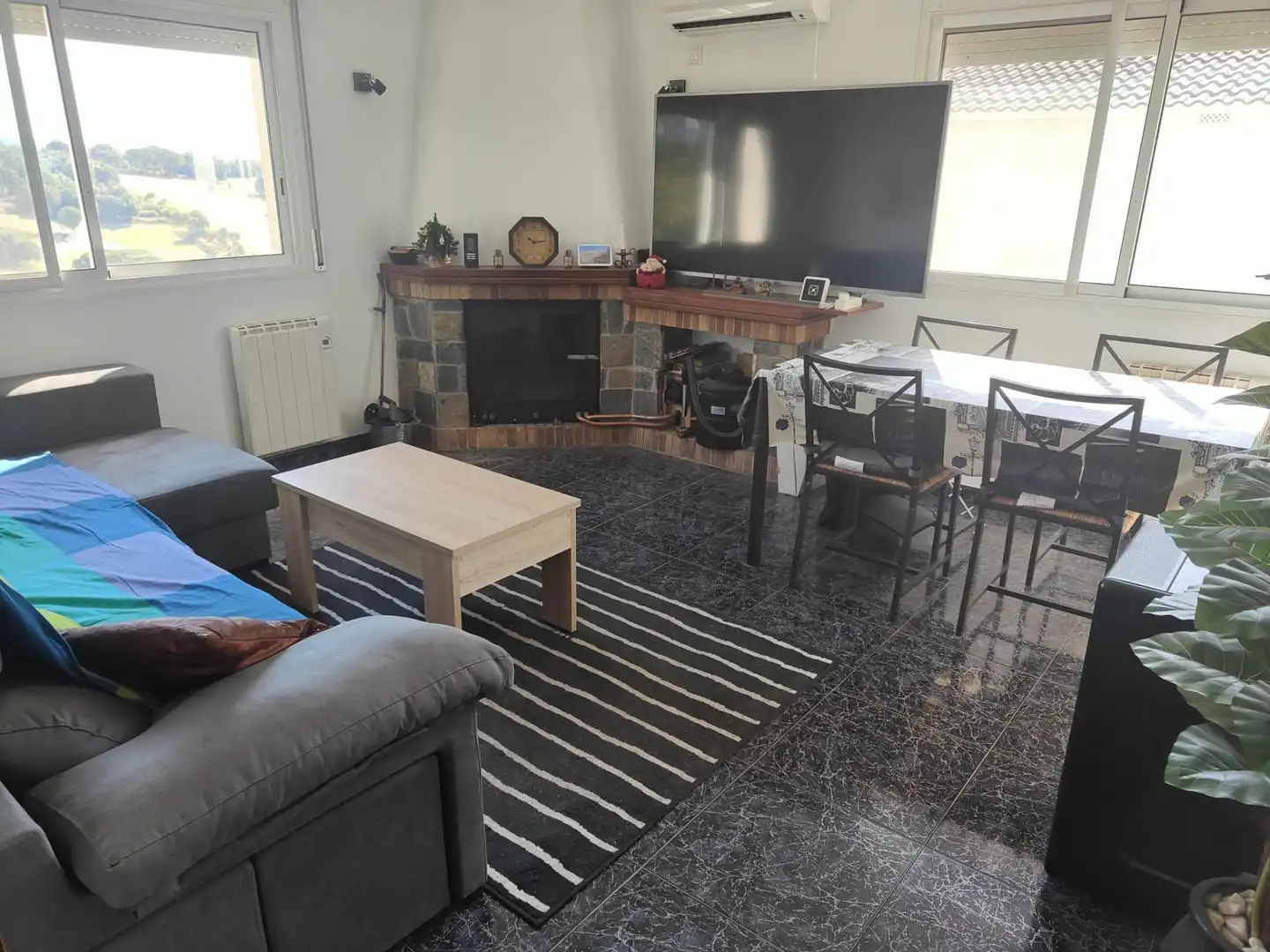 Living room of Houses for sale in Riells i Viabrea  with Heating, Private garden and Storage room