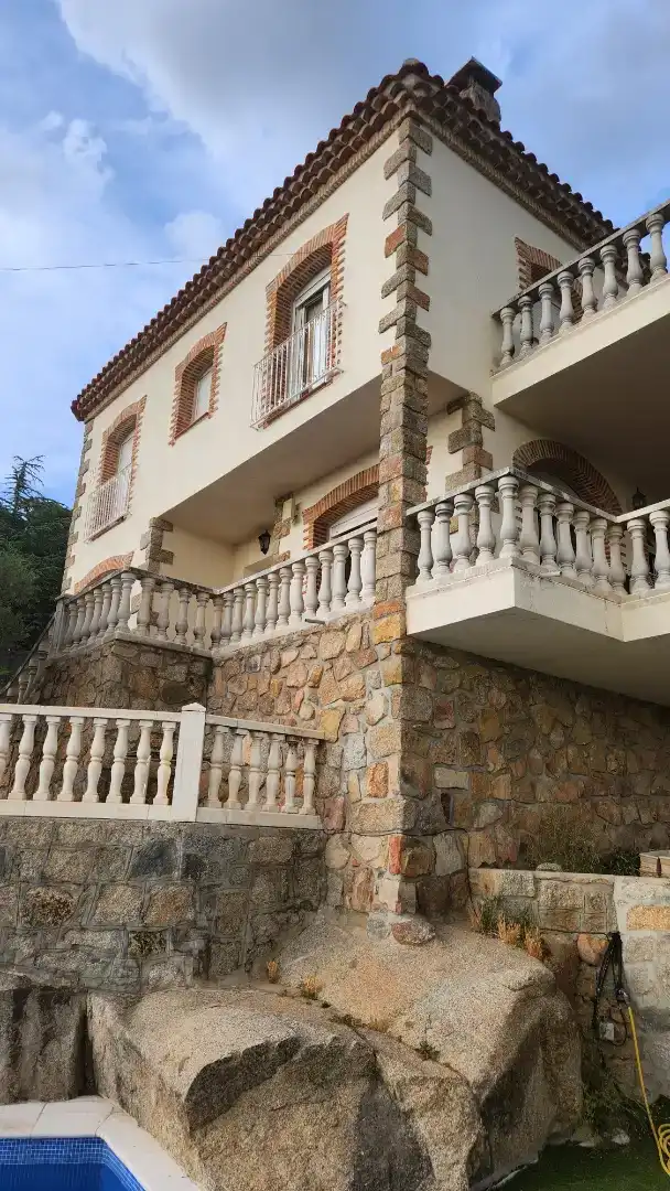 Terraza de Casa o chalet para compartir en Zarzalejo con Jardín privado, Piscina y Amueblado