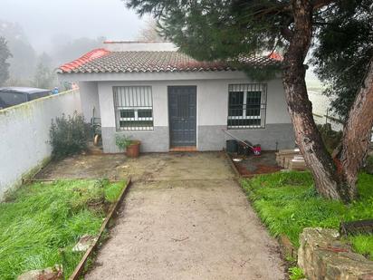 Vista exterior de Casa o xalet en venda en Cenicientos amb Jardí privat i Piscina