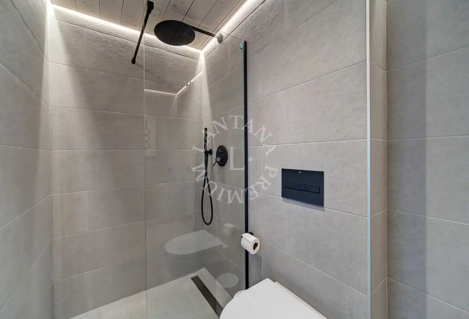 Bathroom of Houses for sale in Naut Aran  with Heating, Parquet flooring and Oven