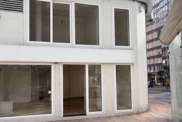 Local comercial en Alquiler en Calle Camilo Alonso Vega, 10 en Cuatro Caminos