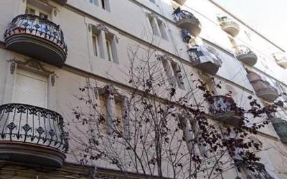 Exterior view of Flat for sale in  Barcelona Capital  with Terrace and Balcony