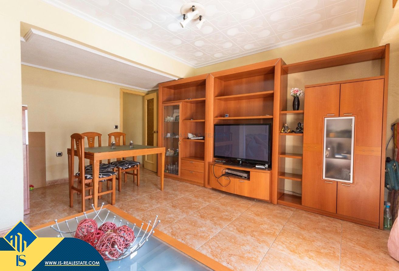 Sala de estar de Apartamento en venta en Alicante / Alacant con Aire acondicionado, Calefacción y Amueblado