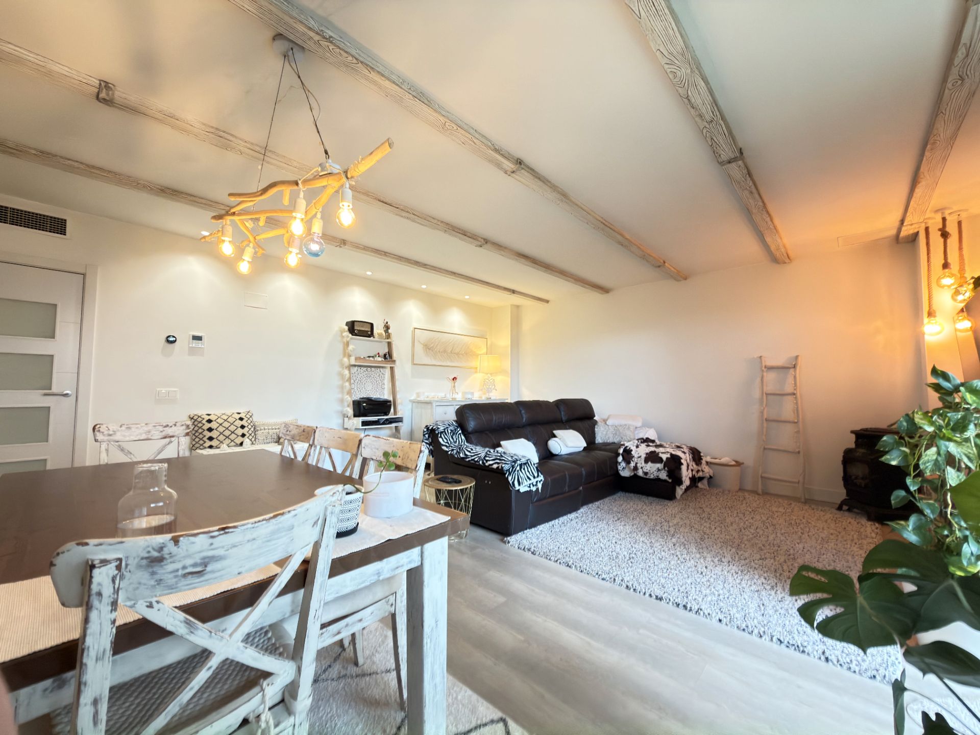 Sala d'estar de Planta baixa en venda en Alcalá de Henares amb Aire condicionat, Calefacció i Jardí privat