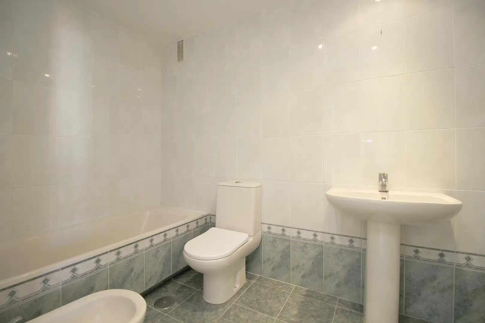 Bathroom of Flat for rent in Málaga  with Air Conditioner, Heating and Terrace