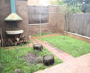 Jardí de Casa adosada en venda en Cerdanyola del Vallès amb Aire condicionat, Calefacció i Jardí privat