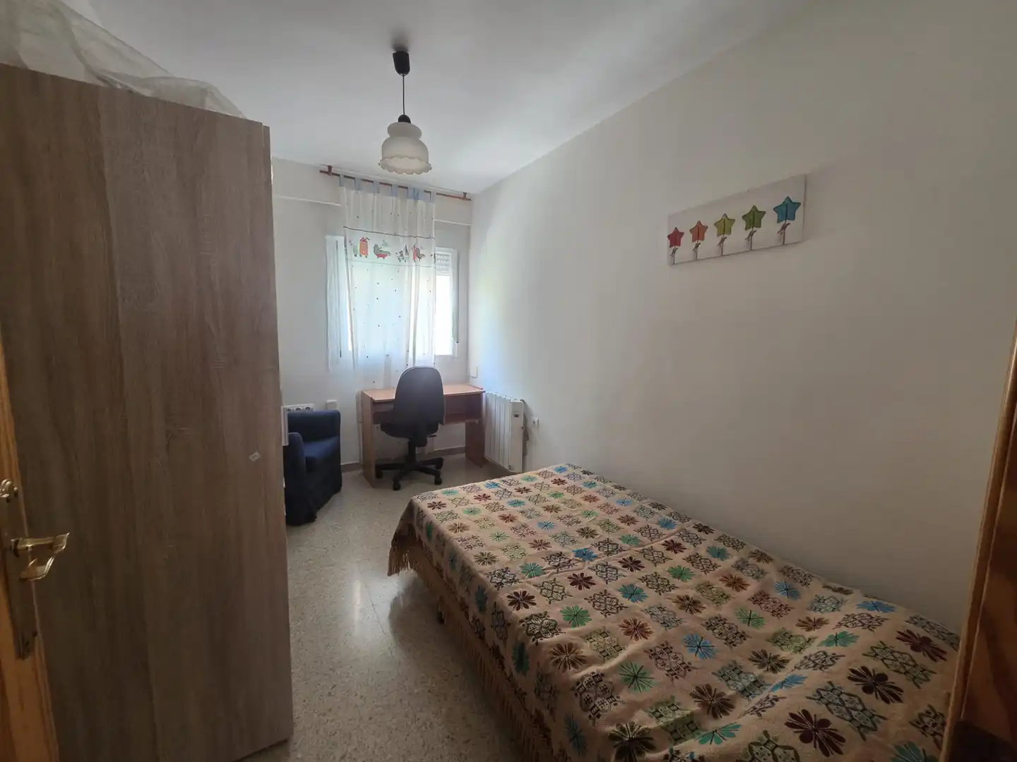 Habitación de Piso de alquiler en Granada con Aire acondicionado, Calefacción y Amueblado