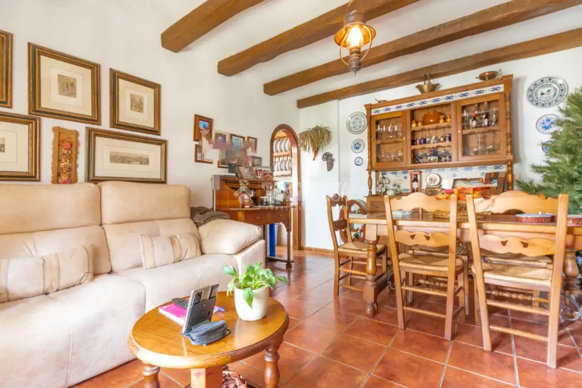 Sala d'estar de Casa o xalet en venda en Alhaurín de la Torre amb Aire condicionat i Piscina