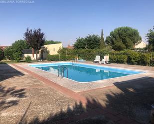 Piscina de Casa o xalet en venda en Cubillas de Santa Marta amb Terrassa, Piscina i Balcó