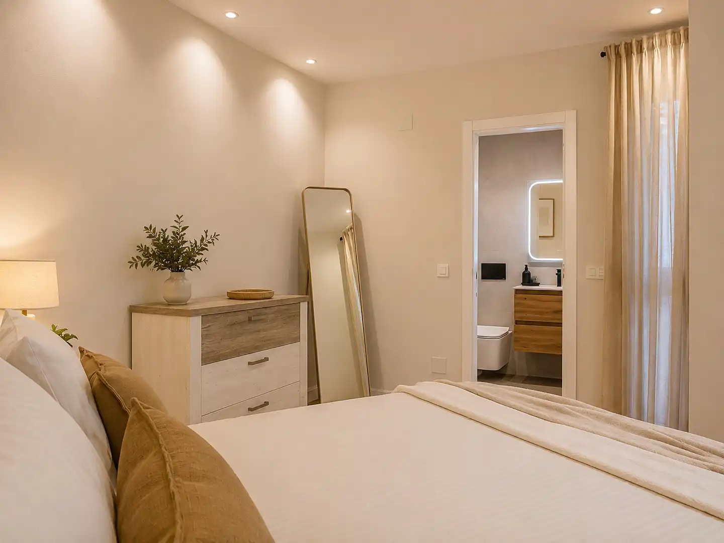 Habitación de Planta baja en venta en Estepona con Aire acondicionado, Terraza y Piscina