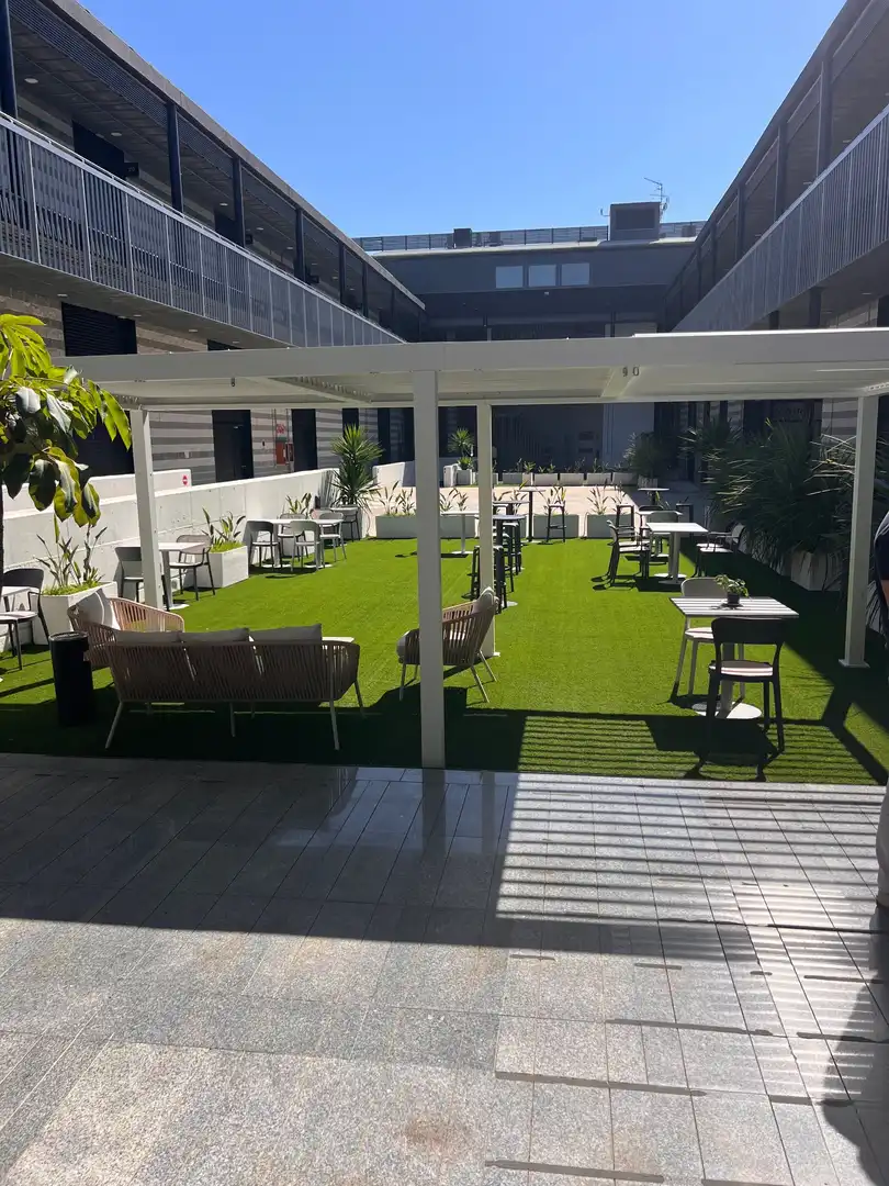 Terraza de Oficina de alquiler en Camas con Aire acondicionado, Calefacción y Amueblado