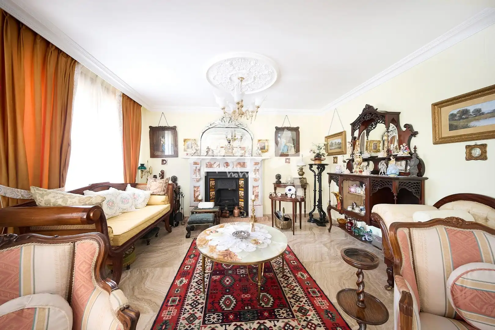 Sala d'estar de Casa o xalet en venda en El Escorial amb Calefacció, Jardí privat i Terrassa