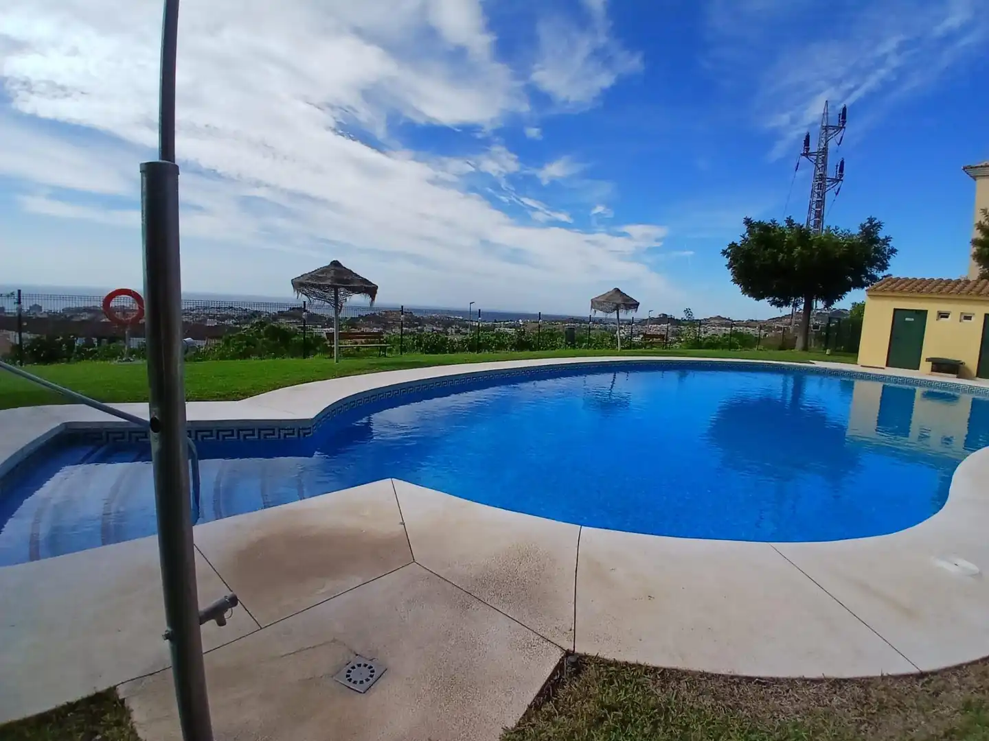 Pis amb piscina en venda a Avenida CUBA DE