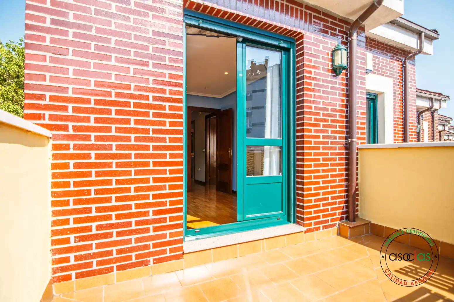 Vista exterior de Casa adosada en venta en Grado con Calefacción, Jardín privado y Parquet