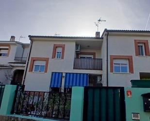 Exterior view of Single-family semi-detached for sale in Aldea del Fresno  with Heating, Private garden and Terrace