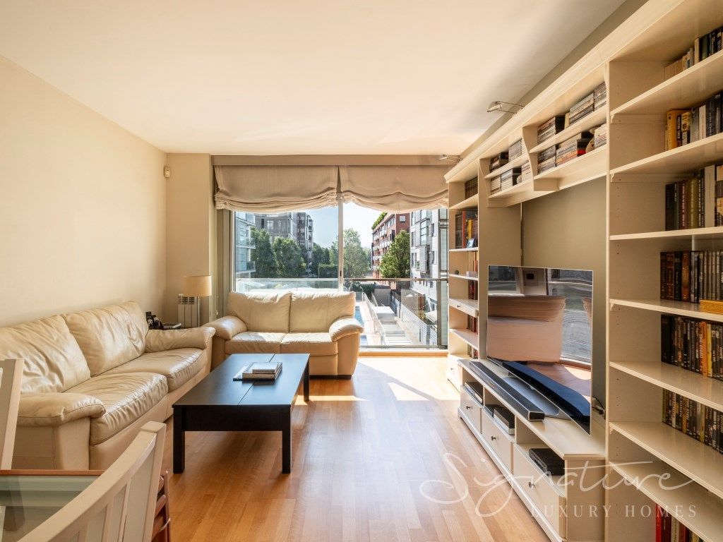 Living room of Flat for sale in Sant Cugat del Vallès  with Air Conditioner and Heating