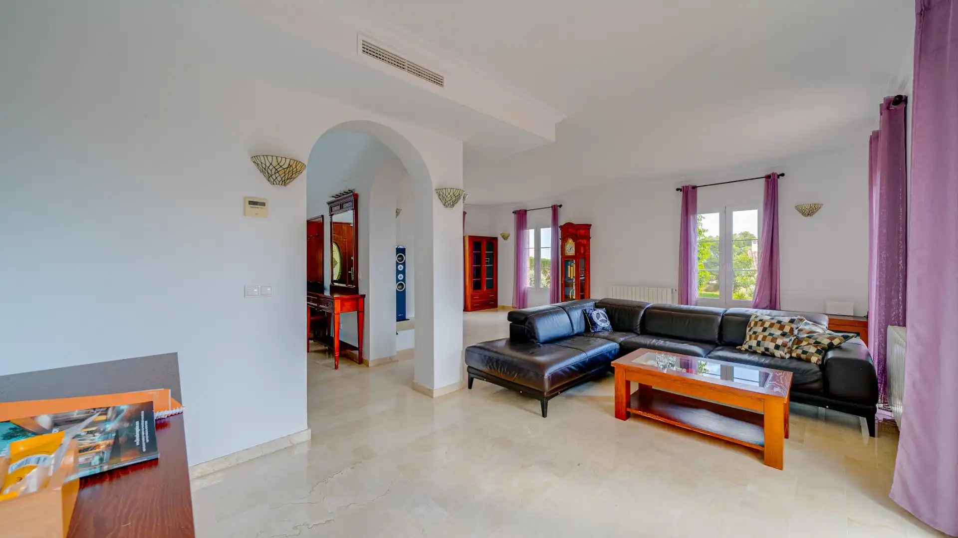 Wohnzimmer von Haus oder Chalet zum Verkauf in Finestrat mit Klimaanlage, Heizung und Privatgarten