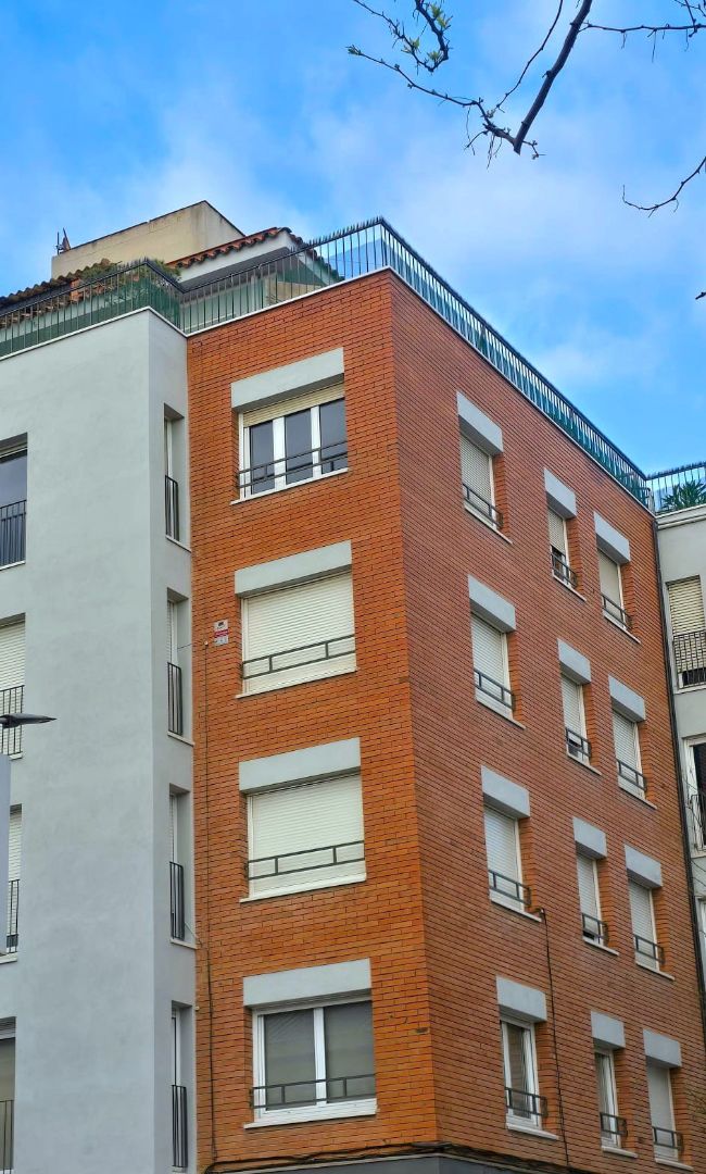 Vista exterior de Piso en venta en Terrassa con Calefacción y Amueblado