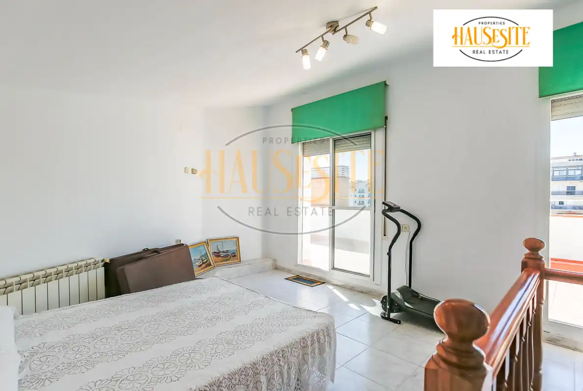 Bedroom of Houses for sale in Vilanova i la Geltrú  with Heating, Terrace and Balcony