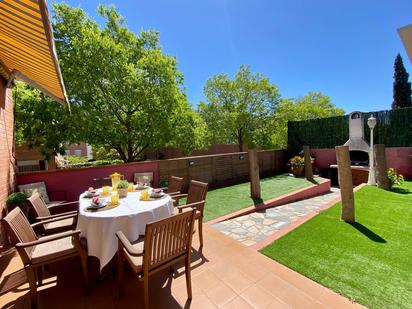 Jardí de Casa adosada en venda en Rubí amb Terrassa