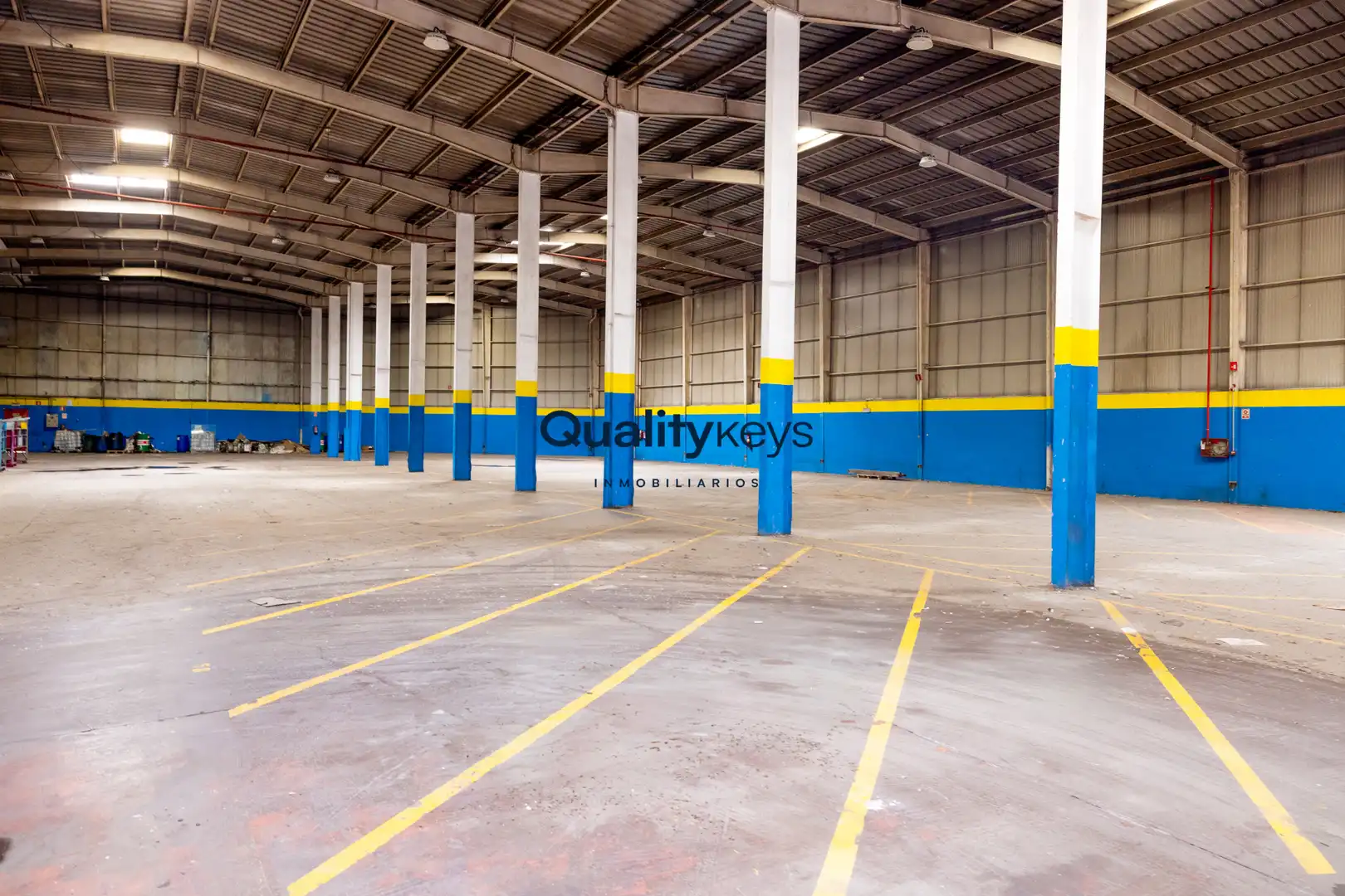 Parking de Nave industrial en venta en Ajalvir con Calefacción y Alarma