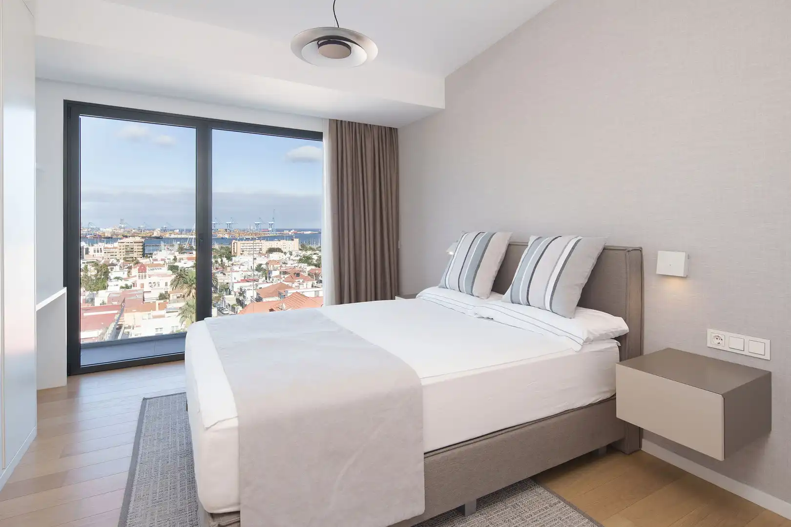 Dormitori de Casa o xalet en venda en Las Palmas de Gran Canaria amb Aire condicionat, Calefacció i Jardí privat