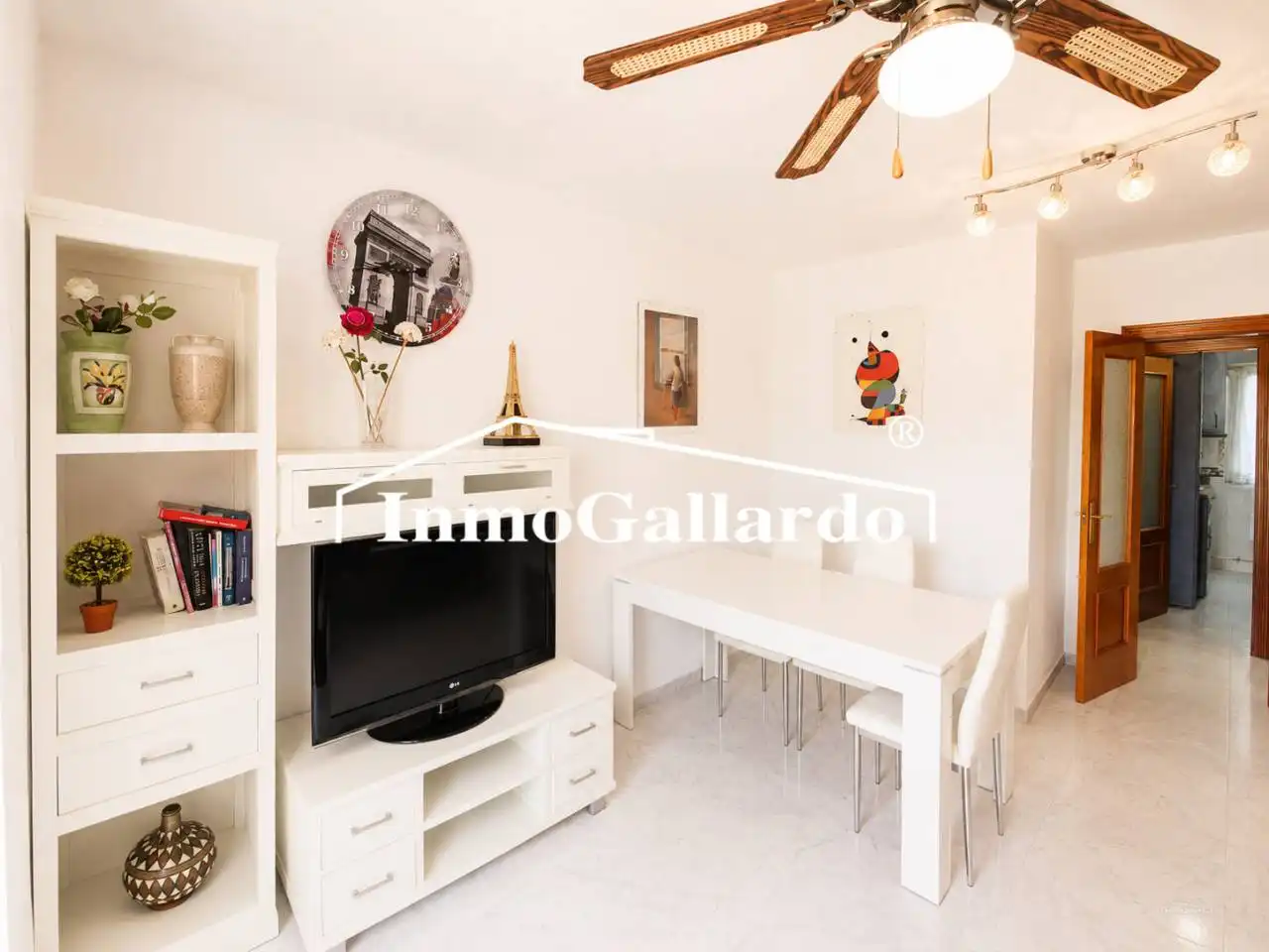 Wohnzimmer von Wohnung zur Miete in Rincón de la Victoria mit Balkon