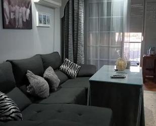 Living room of Flat for sale in  Sevilla Capital  with Air Conditioner, Heating and Private garden