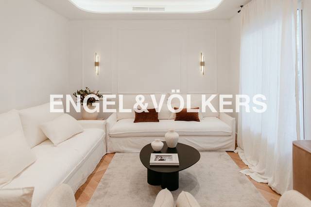 Apartamento en Venta en Calle de Écija en Argüelles