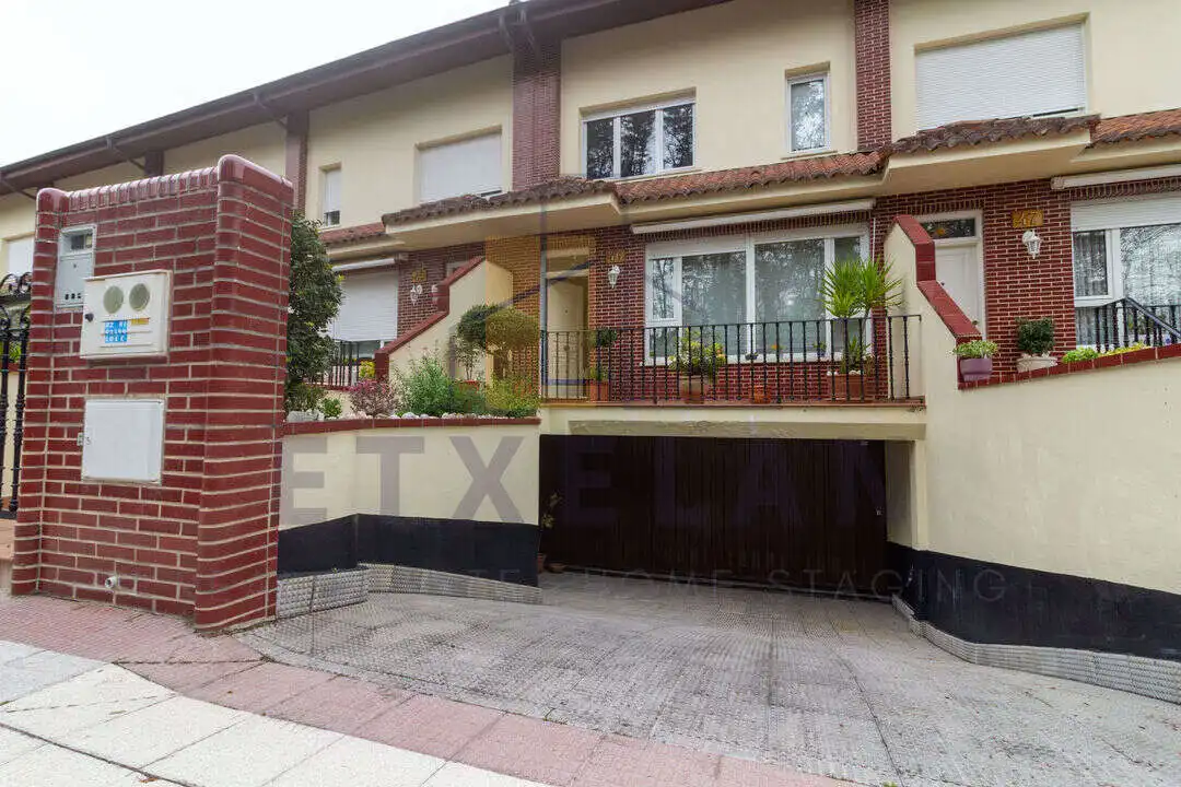 Vista exterior de Casa o xalet en venda en Igorre amb Calefacció, Jardí privat i Traster