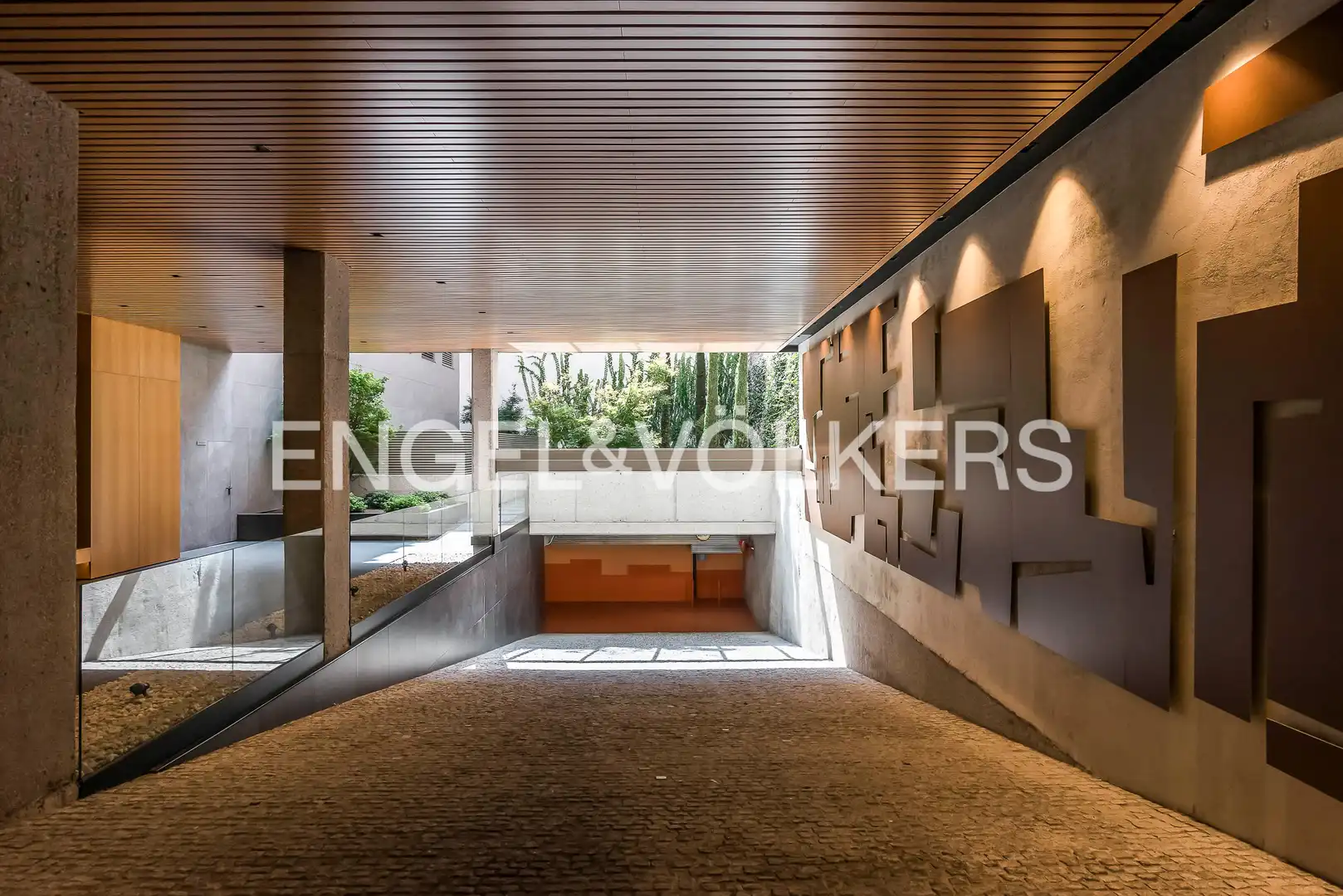 Flat for rent in Madrid  with Air Conditioner, Heating and Storage room