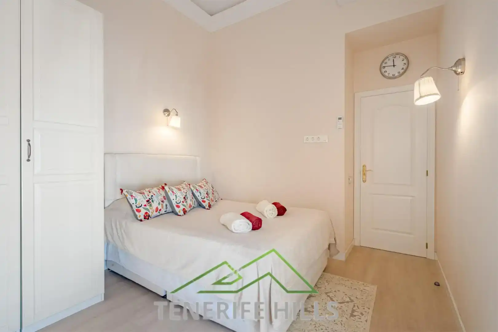 Habitación de Casa o chalet en venta en Adeje con Aire acondicionado, Piscina y Balcón