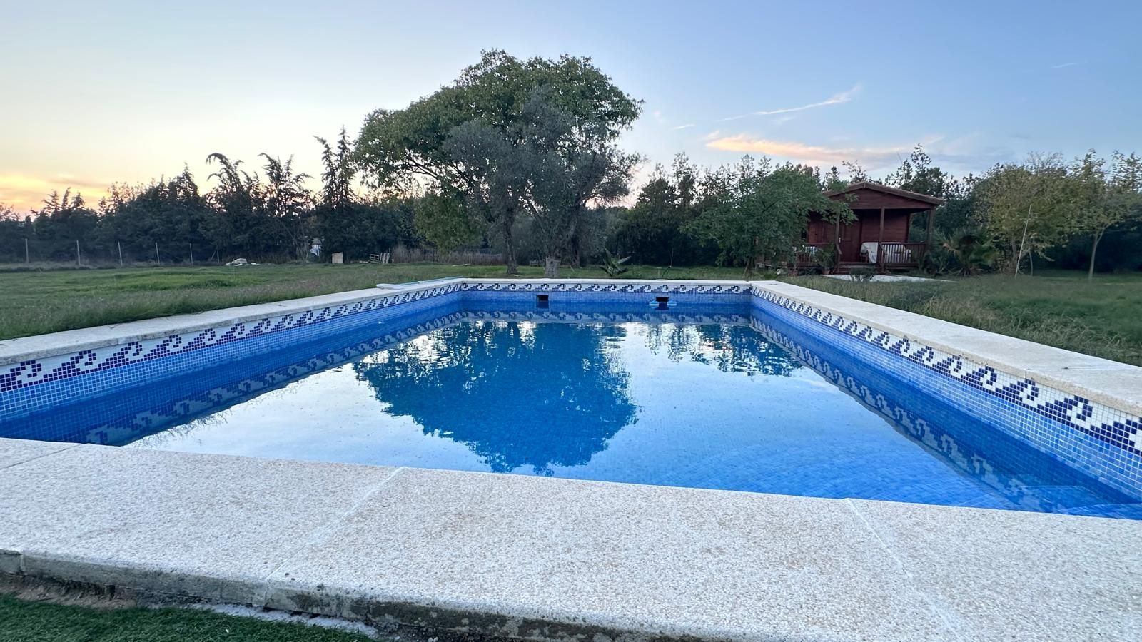 Swimming pool of House or chalet for sale in Sanlúcar la Mayor  with Air Conditioner, Terrace and Furnished
