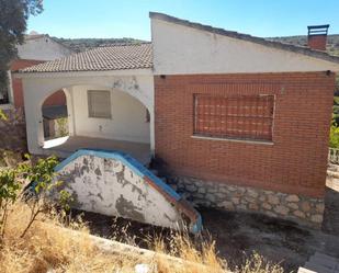 Exterior view of Single-family semi-detached for sale in Fuentenovilla  with Terrace and Swimming Pool