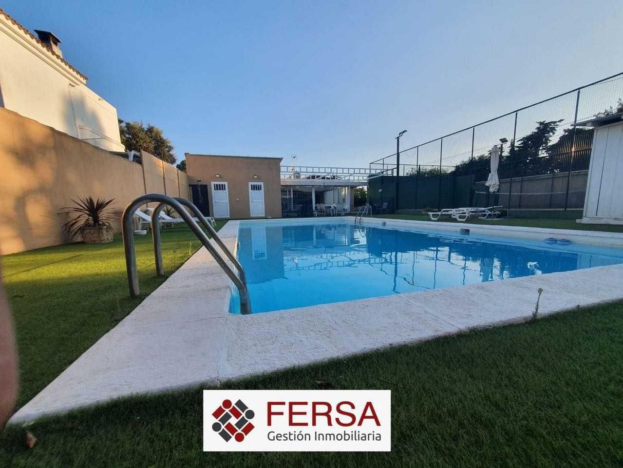 Piscina de Casa o xalet de lloguer en Chiclana de la Frontera amb Calefacció, Terrassa i Traster