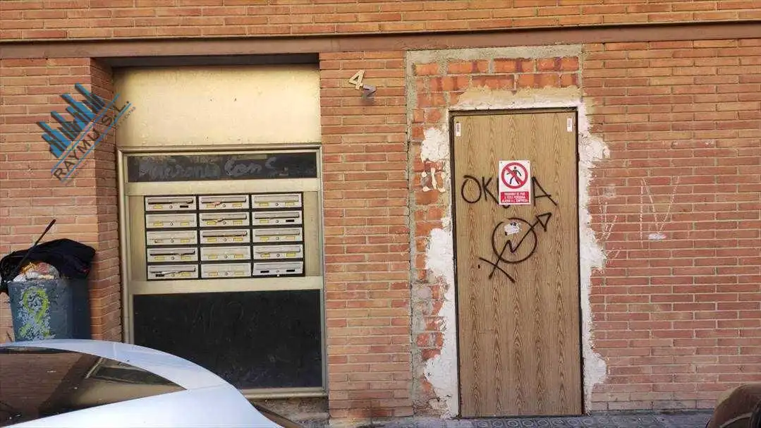 Vista exterior de Edificio en venta en Manresa