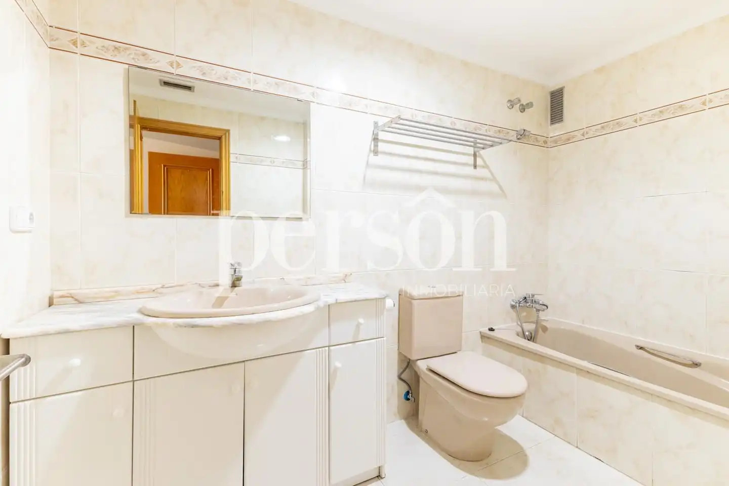 Bathroom of Flat for rent in Valencia  with Air Conditioner, Terrace and Furnished