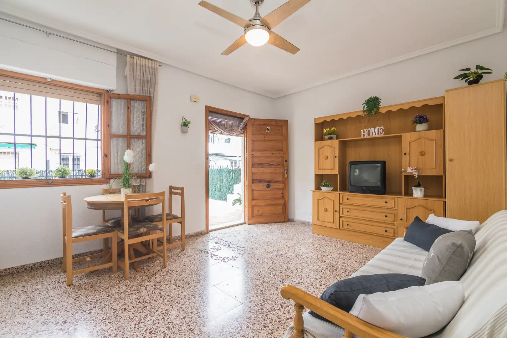 Sala d'estar de Casa o xalet en venda en Santa Pola amb Terrassa, Moblat i Balcó