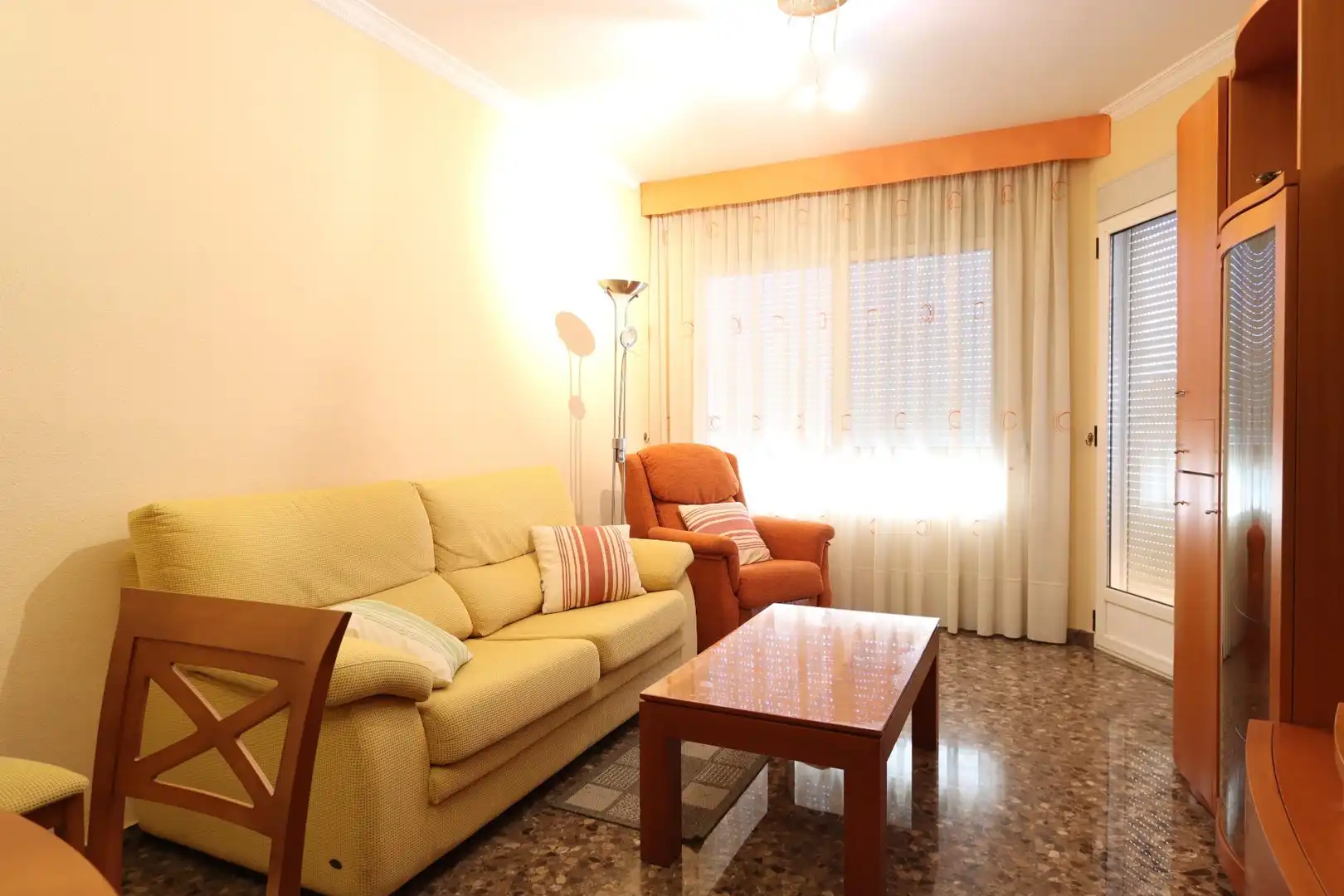 Living room of Flat for rent in La Pobla de Vallbona  with Furnished and Balcony