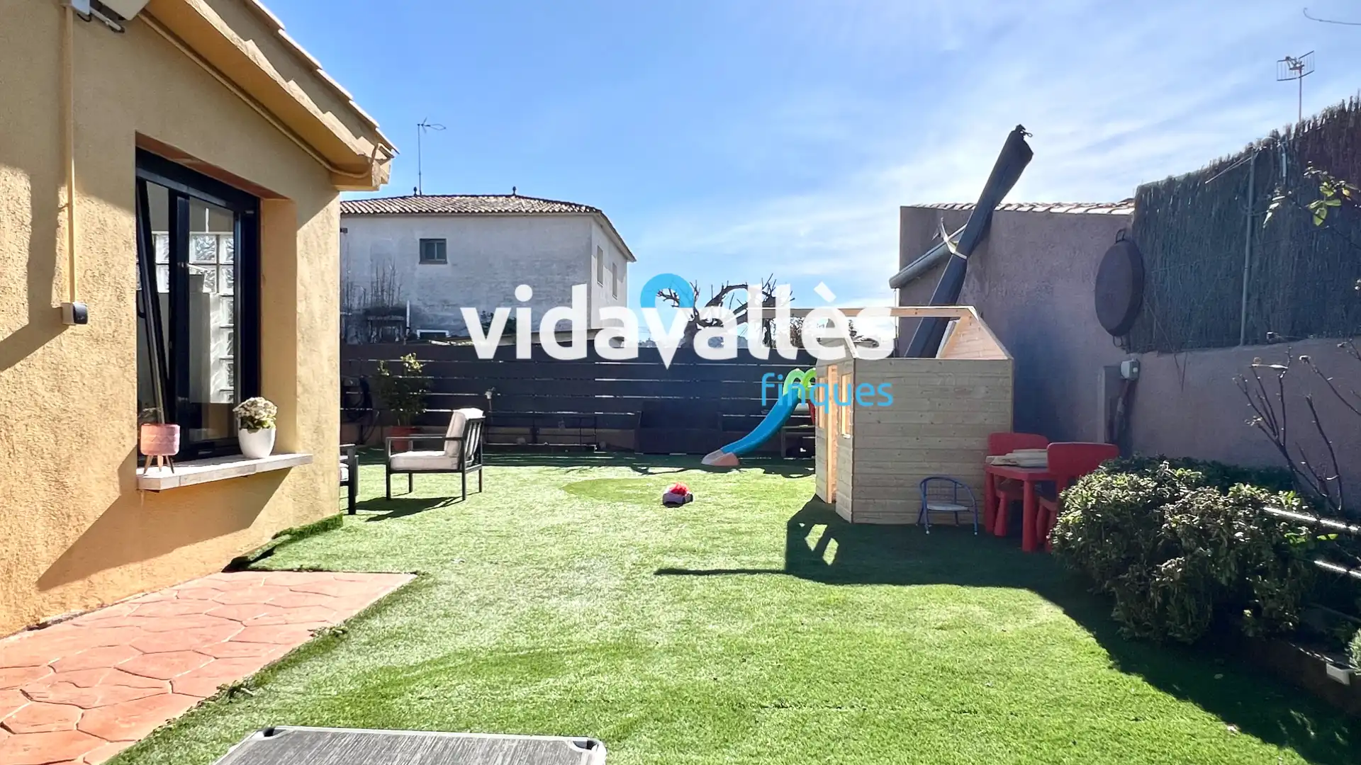 Casa o xalet en venda a Carrer Magnòlies, Llinars del Vallès