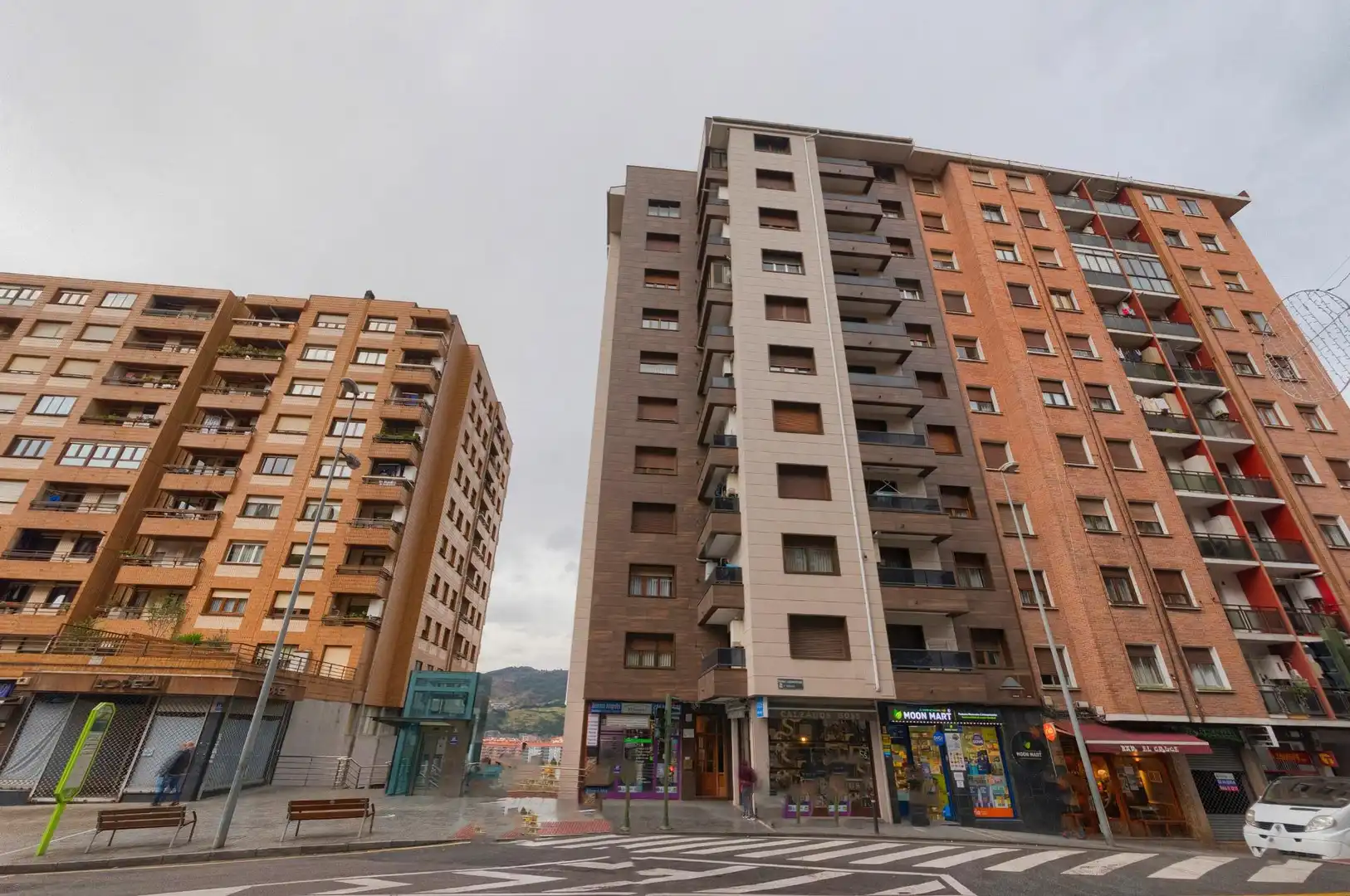 Vista exterior de Piso en venta en Basauri  con Calefacción y Balcón